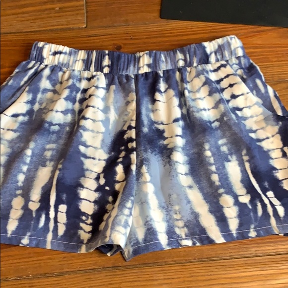 New Tyche blue white shorts size medium - Picture 4 of 7